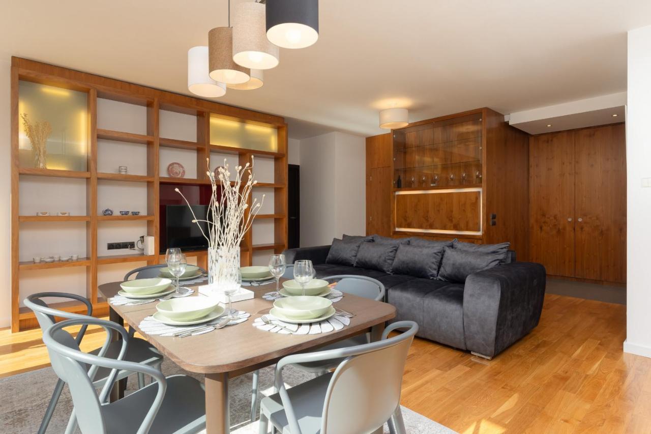 Old Mokotow Spacious Two-bedroom By Renters Leilighet Warszawa
